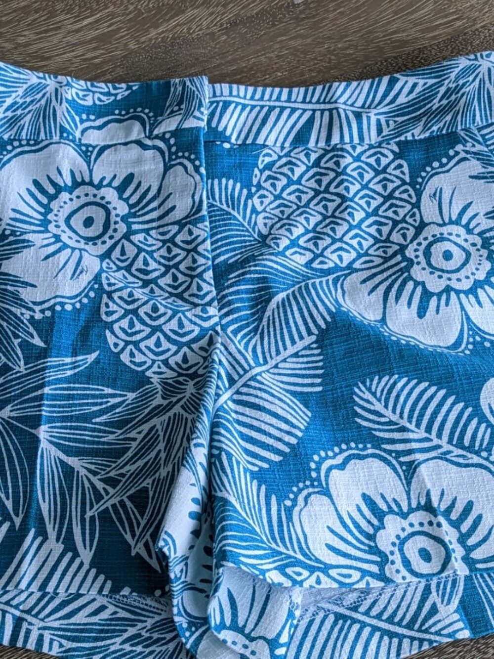 Trina Turk NWT Corbin 2 Short 13" Length Turquoise & White Shorts, Size 6